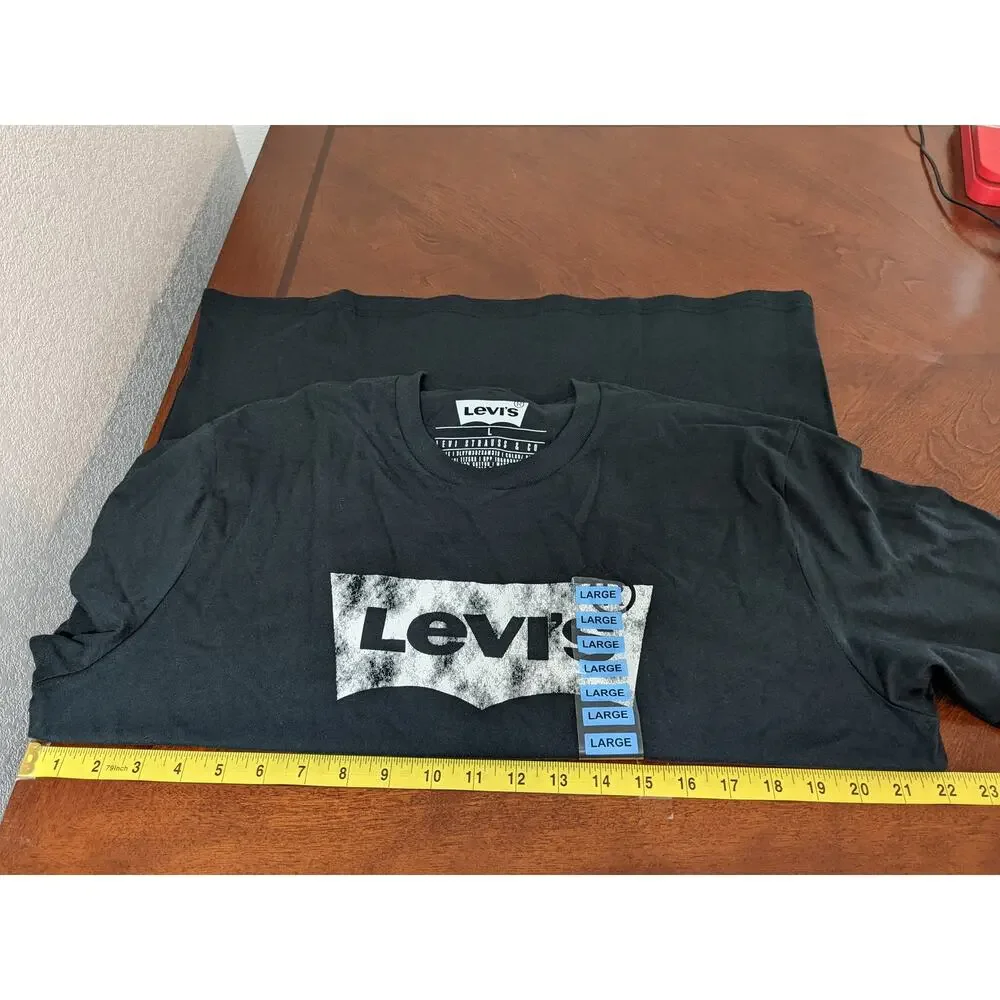 Levi's‎ TShirt Men's Large Black Distressed Logo Short Sleeve Crew Neck Staple